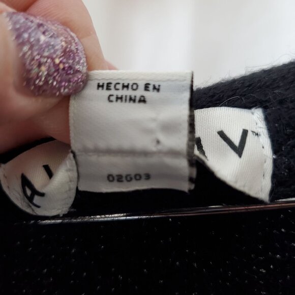 Preowned Ava & Viv Womens Black Fuzzy Button-Down Cardigan Sweater 1X - Picture 5 of 7